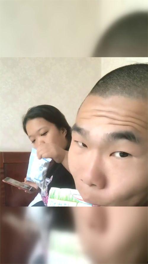 老婆让老公吃奶的视频,老公体验奶爸滋味